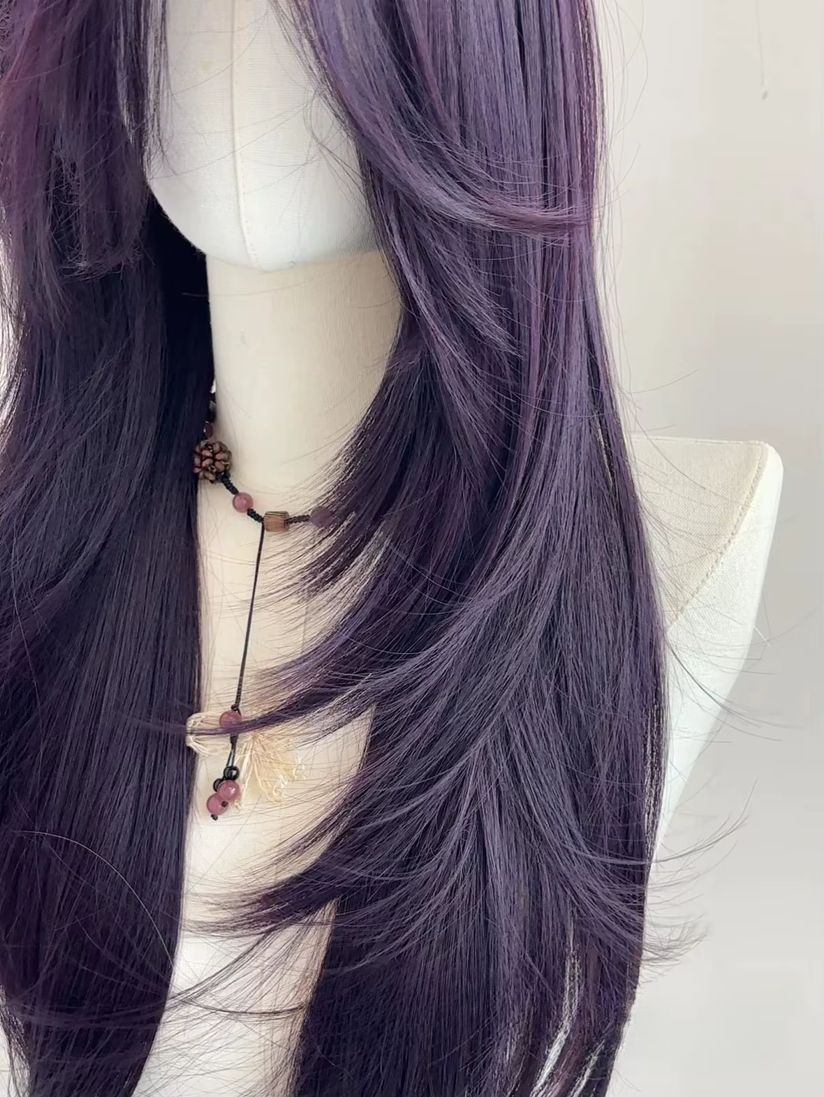 Ashely Perruque violet foncé femme 22 pouces cheveux longs rideau frange couches Nature cheveux raid