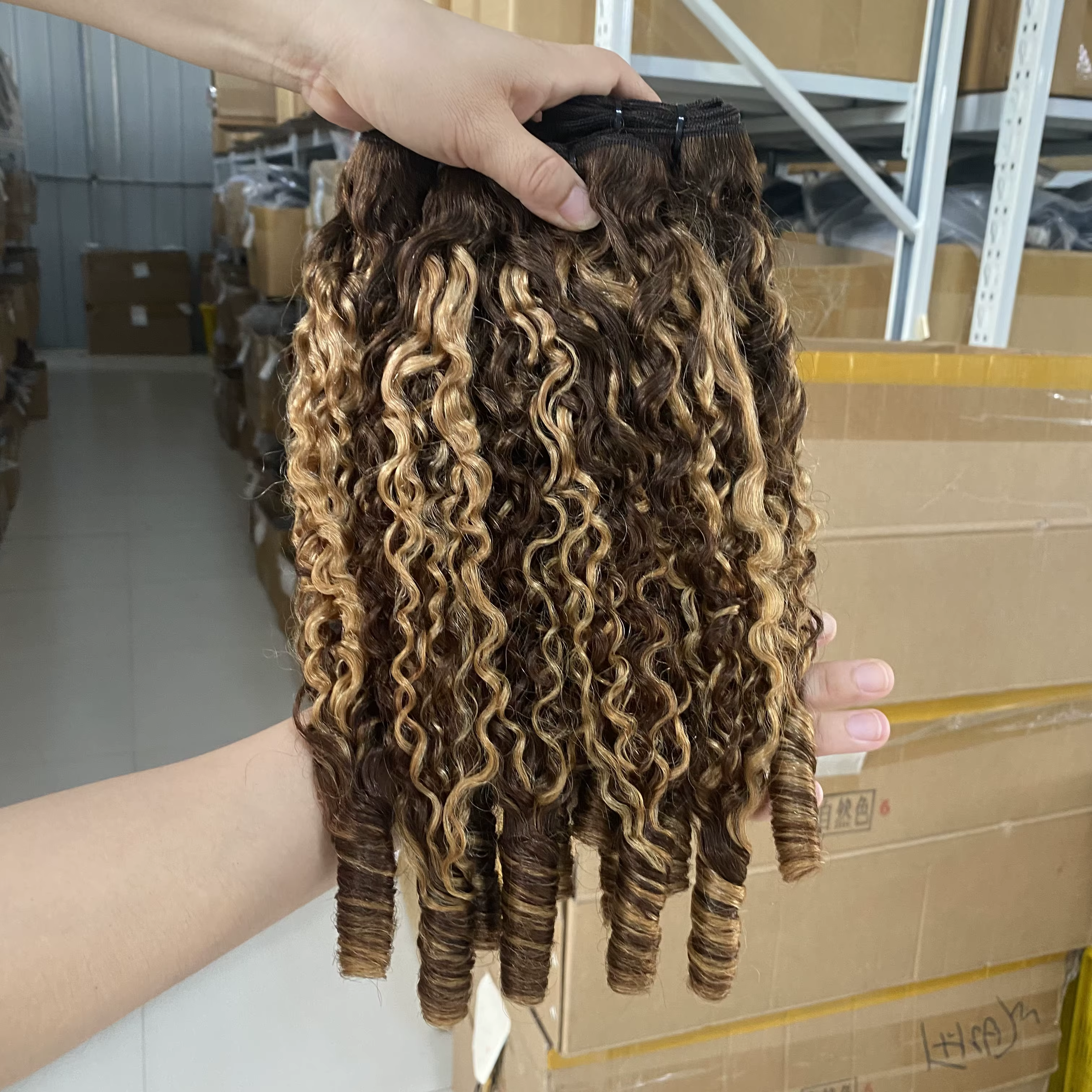 Extensions de cheveux humains bouclés birmans P4/27, mèches blond miel 12A, cheveux vierges vietnami