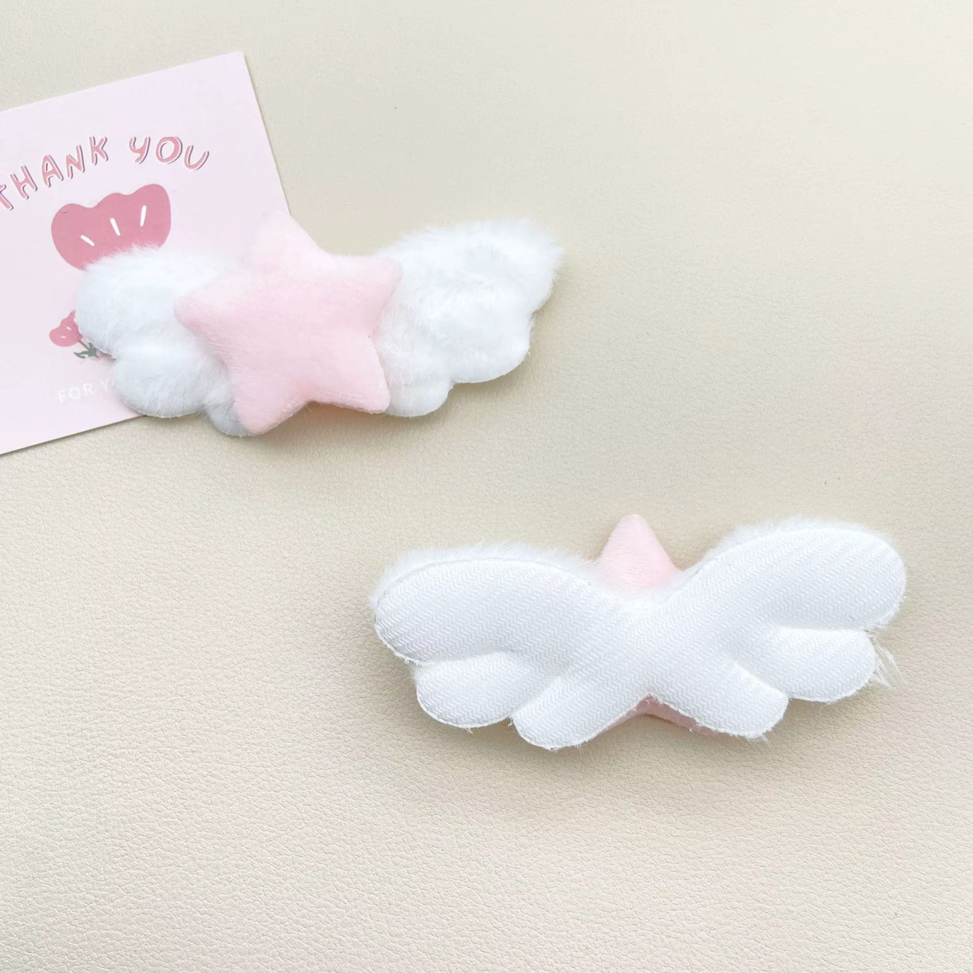 Barrettes à cheveux en forme d'ailes d'ange en peluche pour femmes, pinces à cheveux mignonnes et él