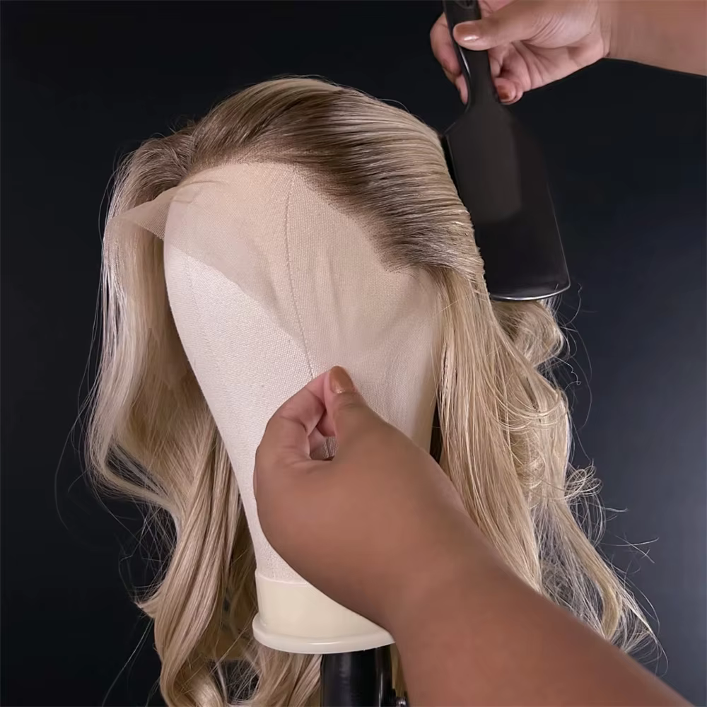 Perruque Lace Front Wig Balayage Blonde, partie libre, HD, aspect réaliste, racines brun foncé, fibr