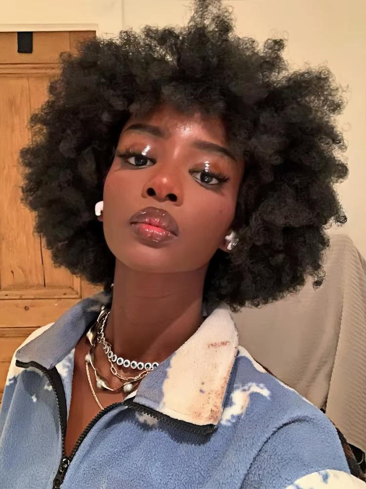 Perruques de cheveux humains Afro rebondissantes noirs naturels des années 70 avec frange entièremen