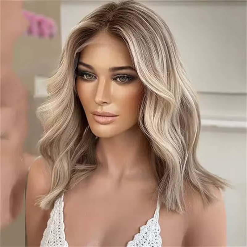 Perruque synthétique à dentelle HD courte ondulée de style bob avec mèches blond cendré ombré, perru
