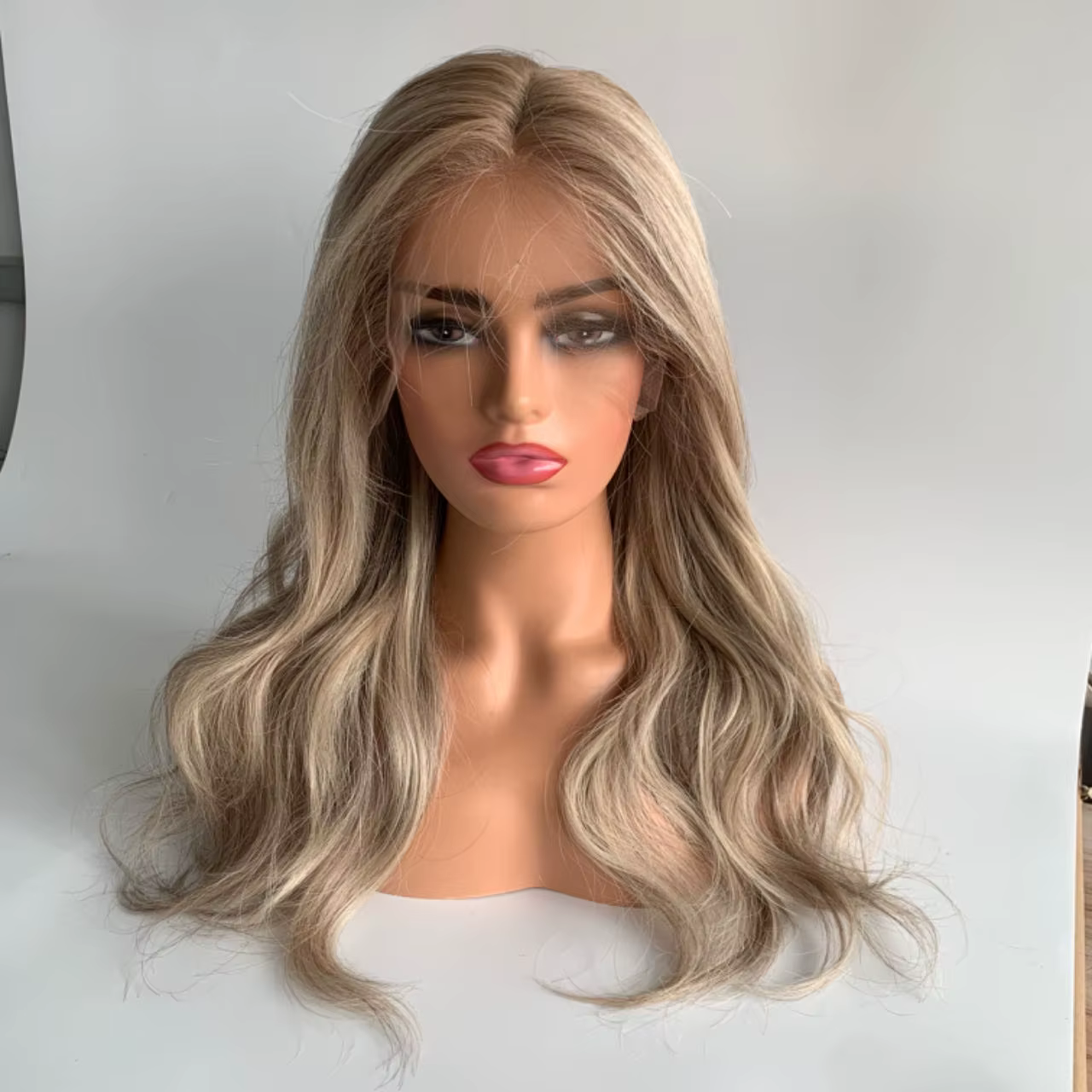 Perruque médicale sans colle avec capuchon en Silicone, haut en soie, couleur blond cendré, cheveux