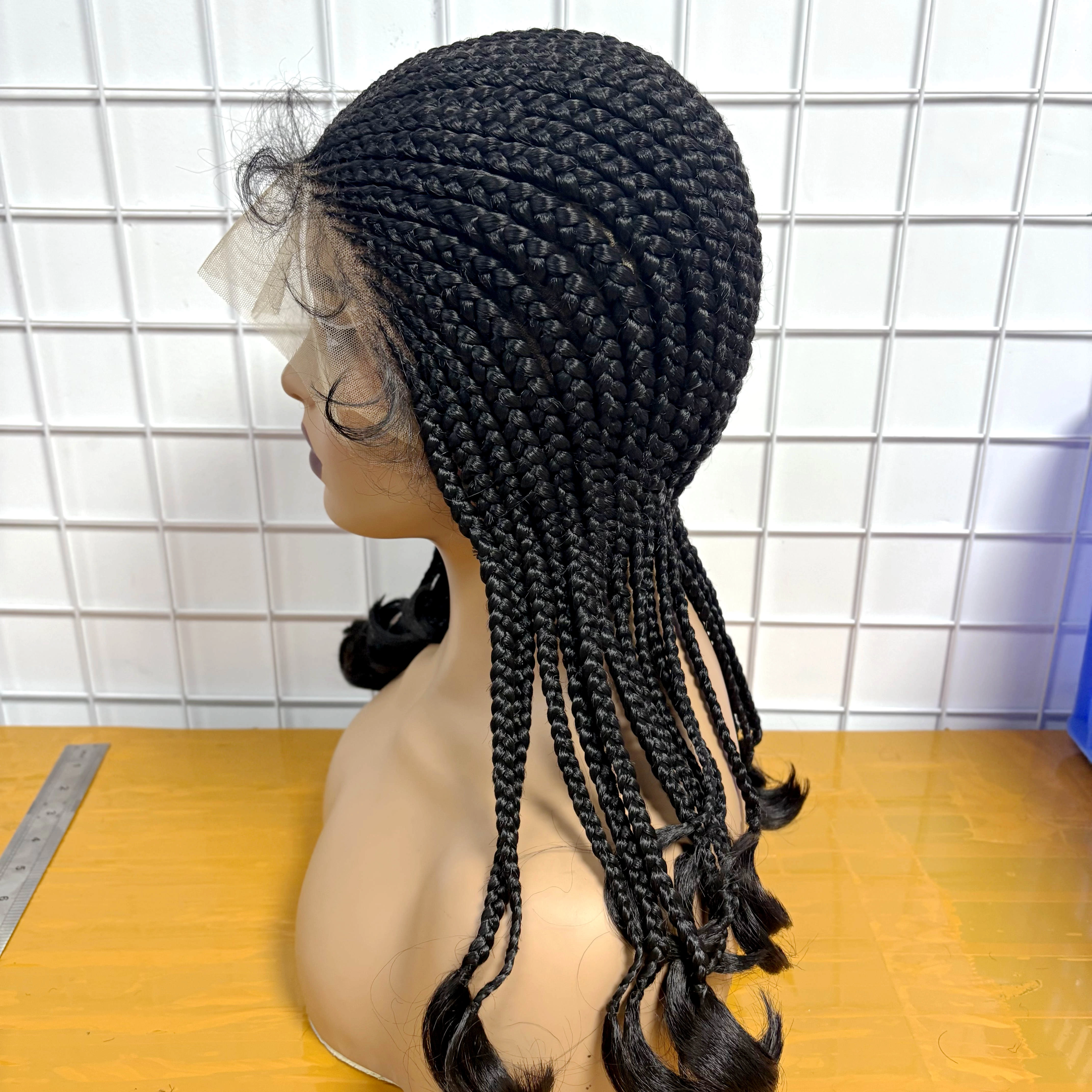Perruque tressée pleine dentelle Cornrow avec extrémités ondulées 18 pouces perruque de dentelle tre