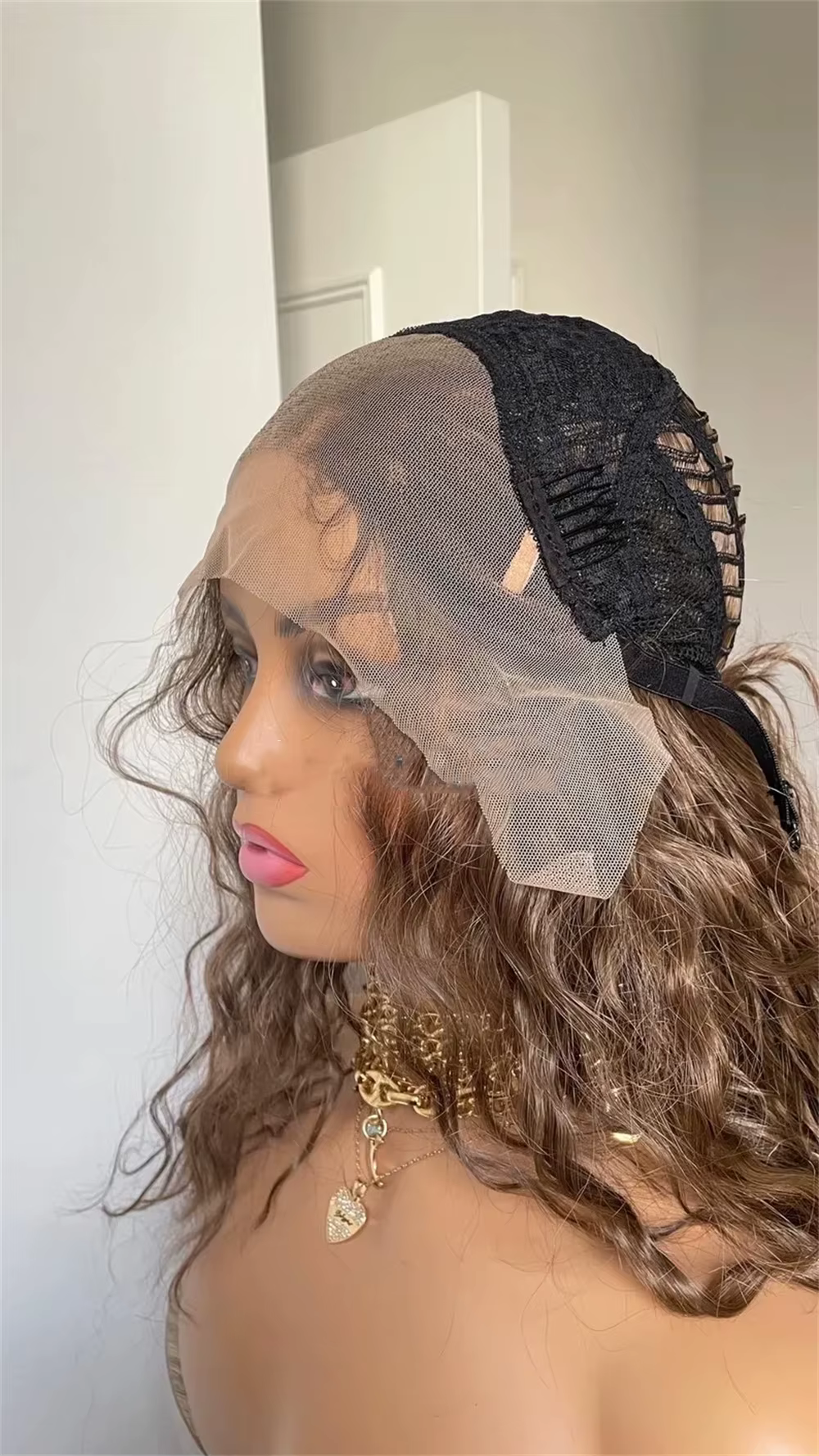 Perruque synthétique bouclée brun cendré foncé, racines foncées, petite taille de tête, perruques bo