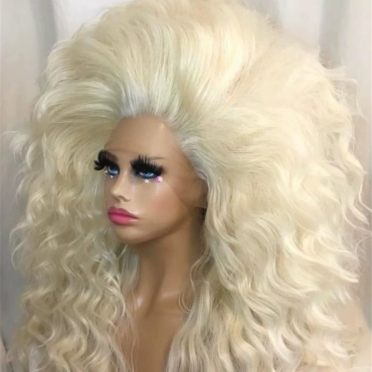 Perruque synthétique longue blonde avec dentelle HD 13x4 pour Drag Queen, cosplay et fêtes – Perruqu