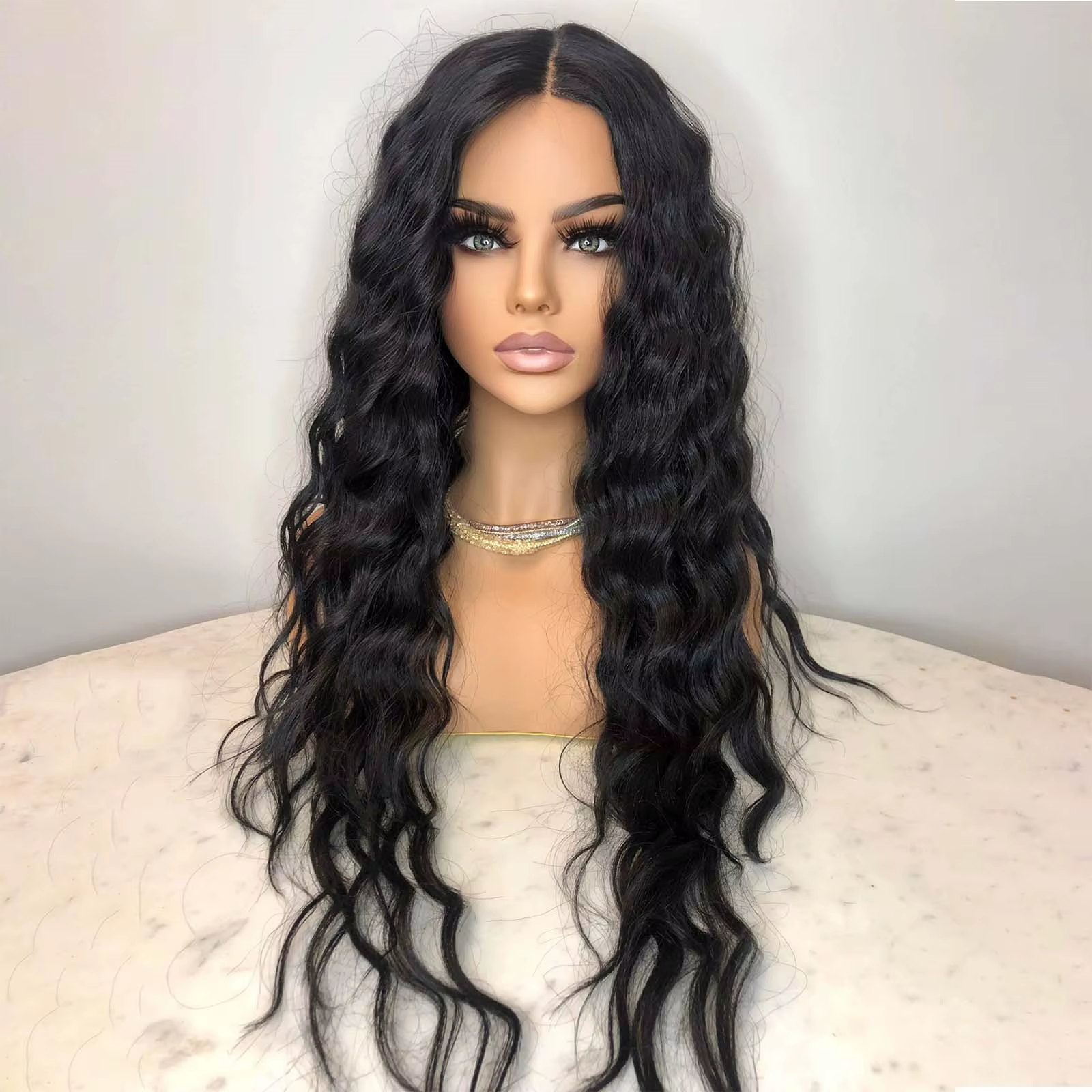 Perruque synthétique longue bouclée pour femmes, perruque ondulée noire naturelle avec raie centrale