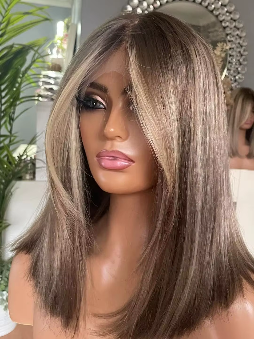 Perruque Lace Front Wig marron naturel à reflets, perruque mi-longue et soyeuse pour femmes blanches