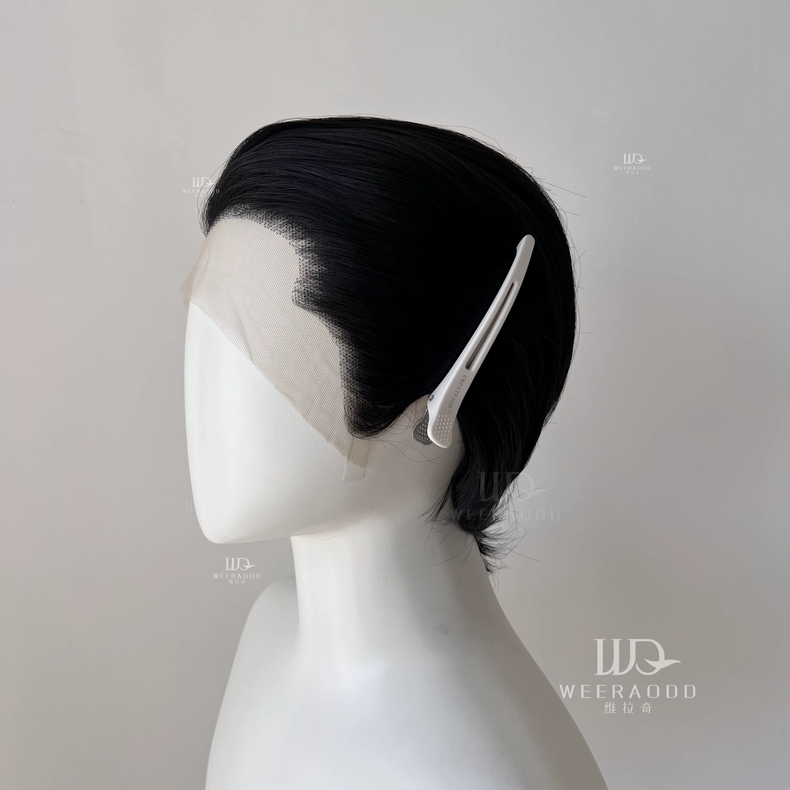 Perruque de cheveux courts noirs pour homme avec une coiffure lissée au dos Cosplay 13*4 HD perruque