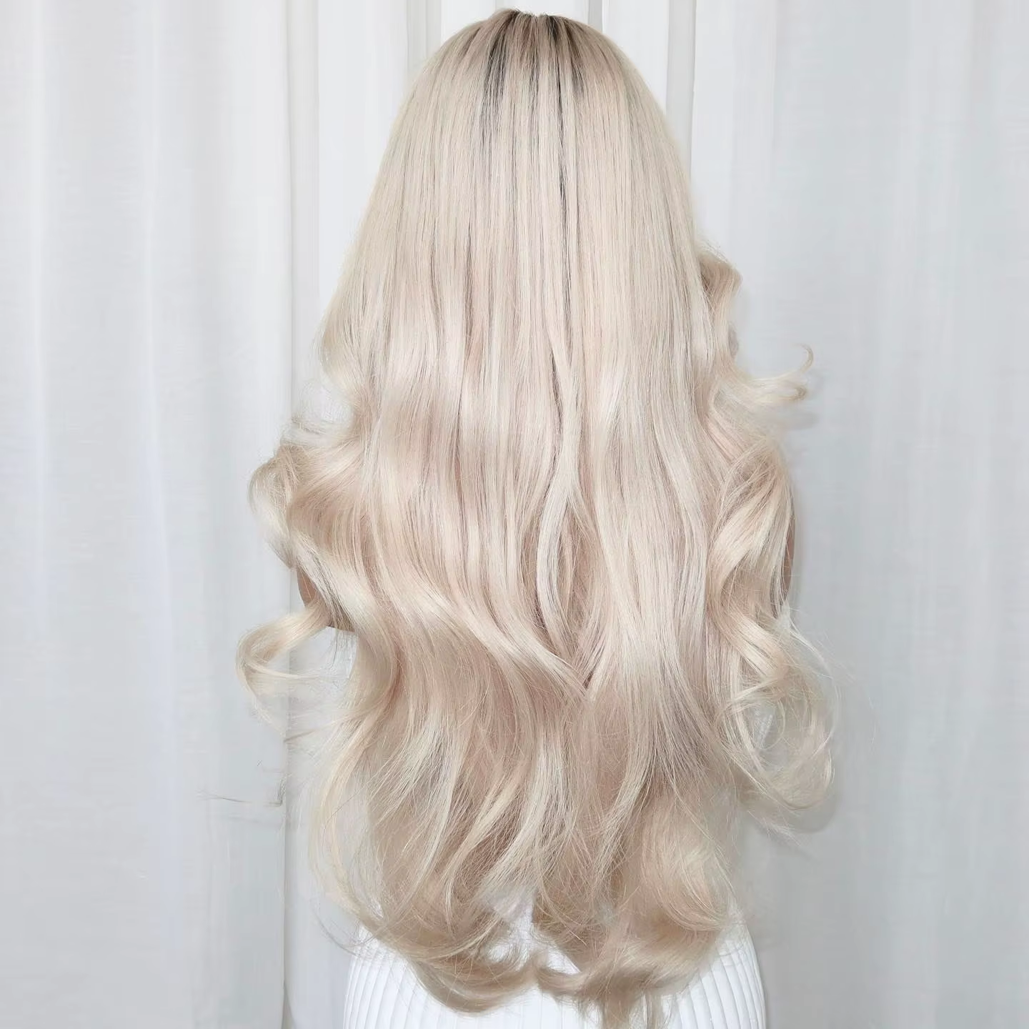 Nouvelle perruque synthétique Lace Front blonde blanche, ondulée, 13*4, en fibre résistante à la cha