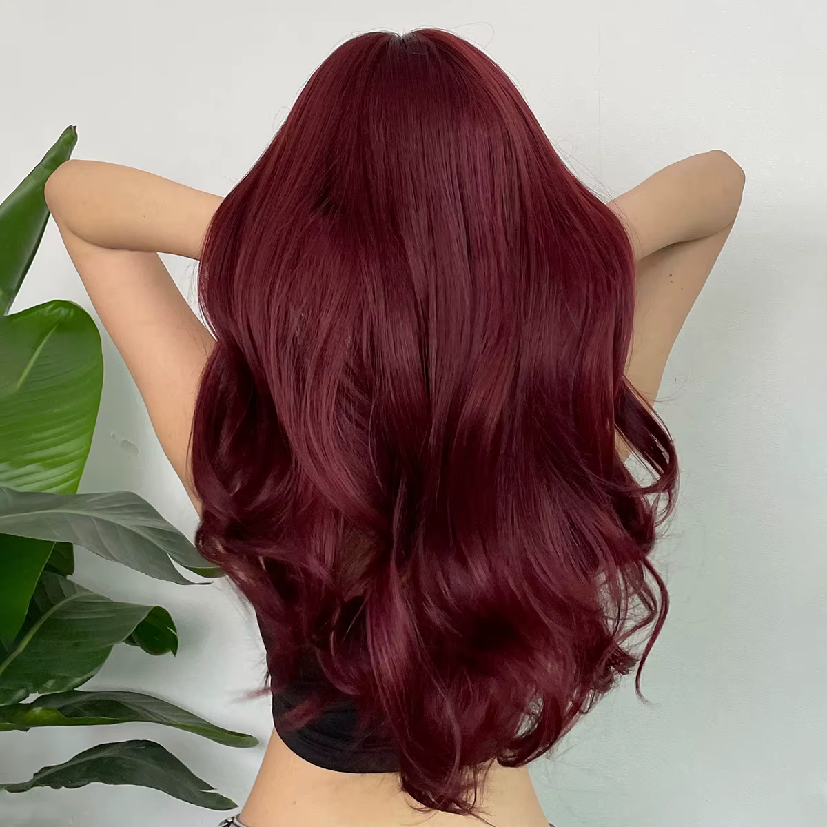 Nouvelle perruque synthétique rouge vin avec frange grandes vagues cheveux longs bouclés perruque de