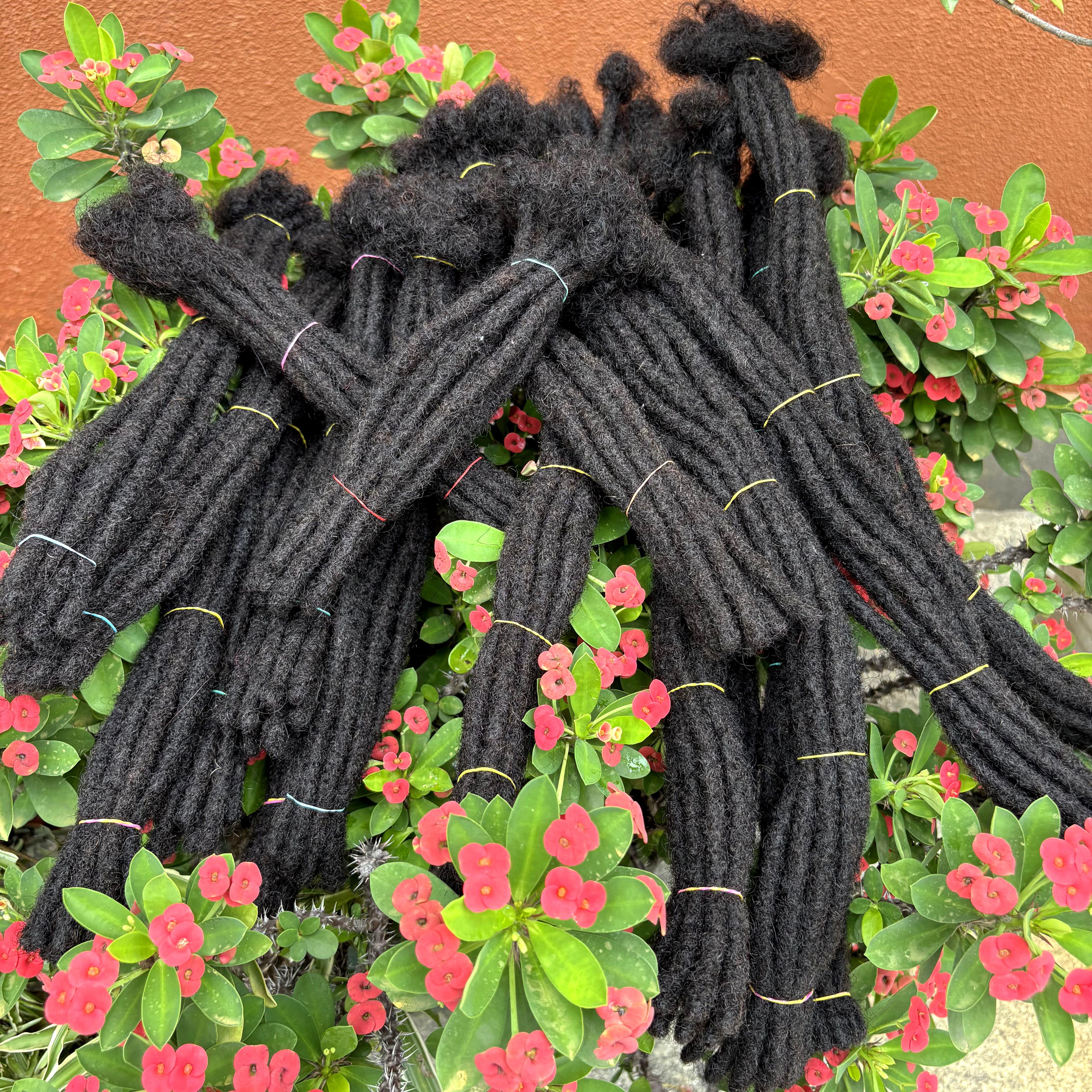 50 brins 8-14 pouces Extension Loc naturelle cheveux humains avec extrémités bouclées 100% Extension