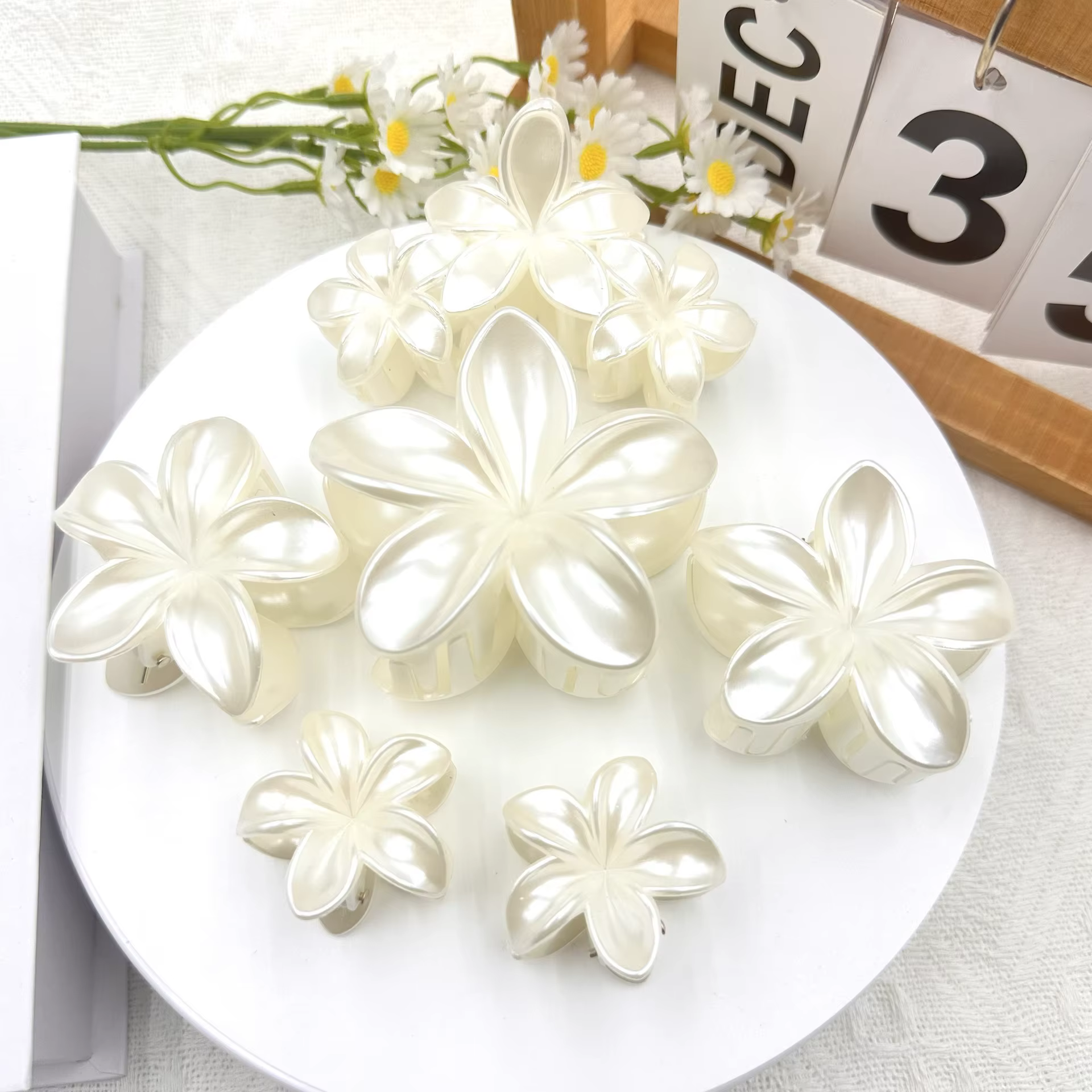 Pince à cheveux en forme de fleur sensible à la lumière blanche pour femmes