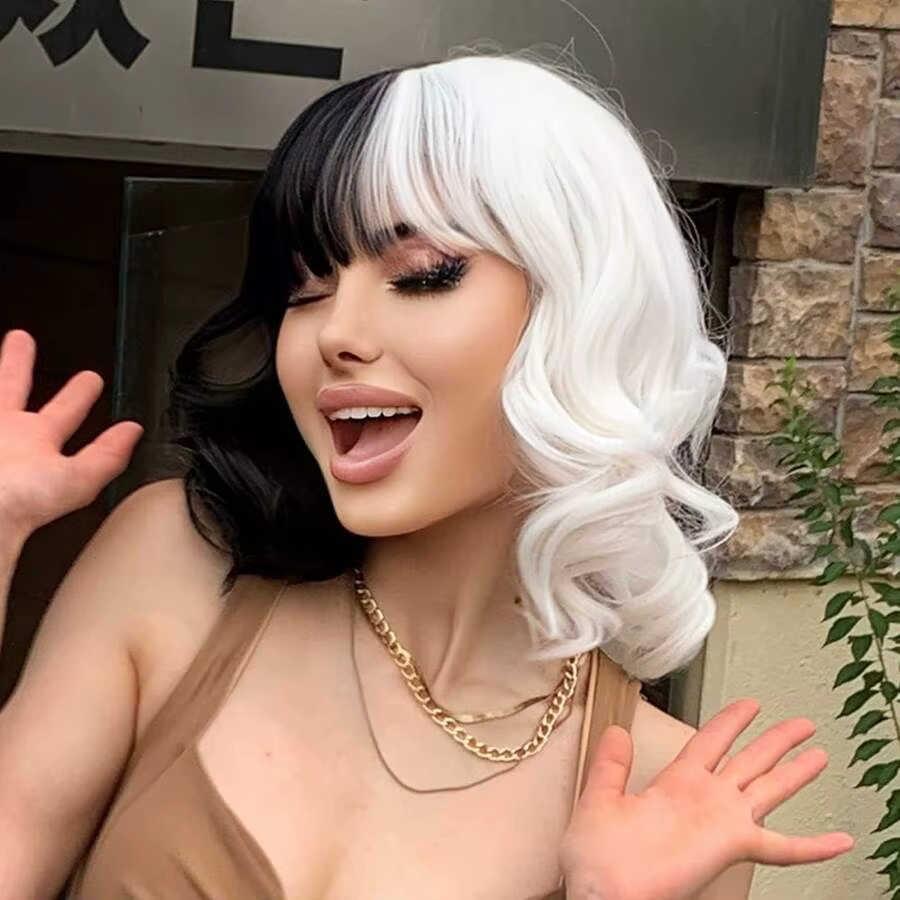 Cruella – cheveux mi-longs ondulés de couleur noir et blanc