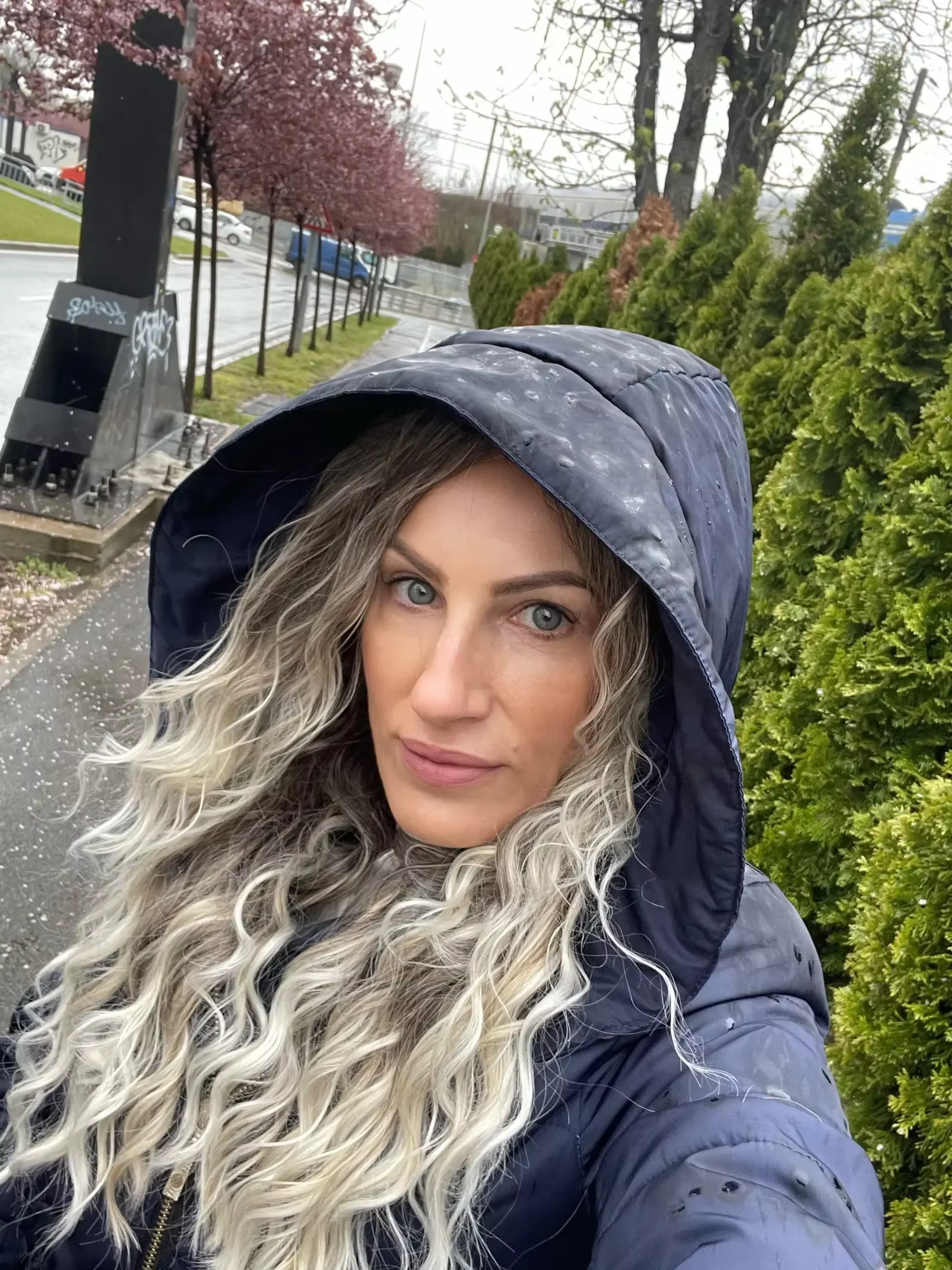 Perruque bouclée synthétique longue ondulée Ombré Blonde pour femmes