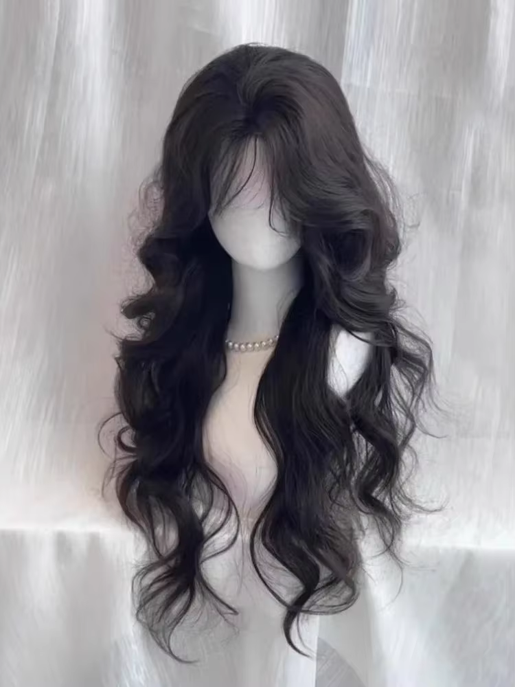 Perruque bouclée longue vague lâche noire naturelle-cheveux synthétiques résistants à la chaleur avec raie naturelle pour le quotidien et le cosplay