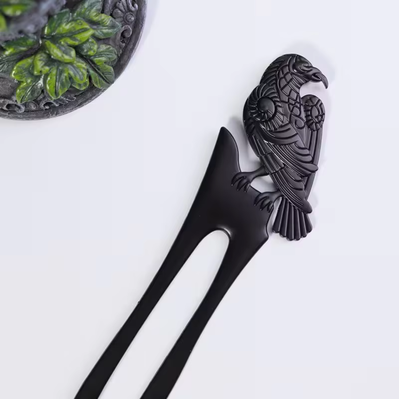 1 épingle à cheveux vintage (avec décoration corbeau viking)