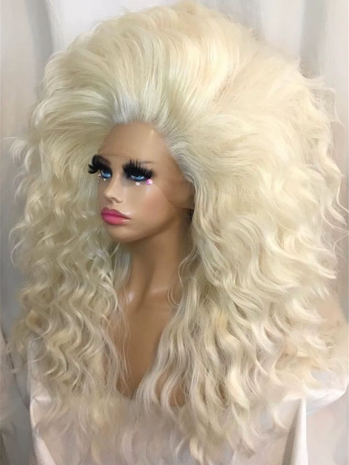 Perruque synthétique longue blonde avec dentelle HD 13x4 pour Drag Queen, cosplay et fêtes – Perruque glamour