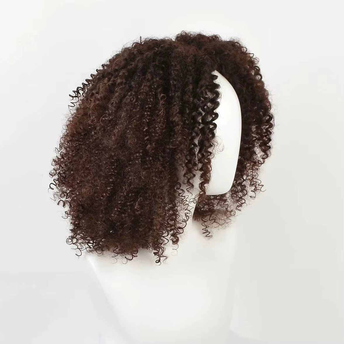 Perruque Afro Bouclée Frisée Marron avec Raie au Milieu