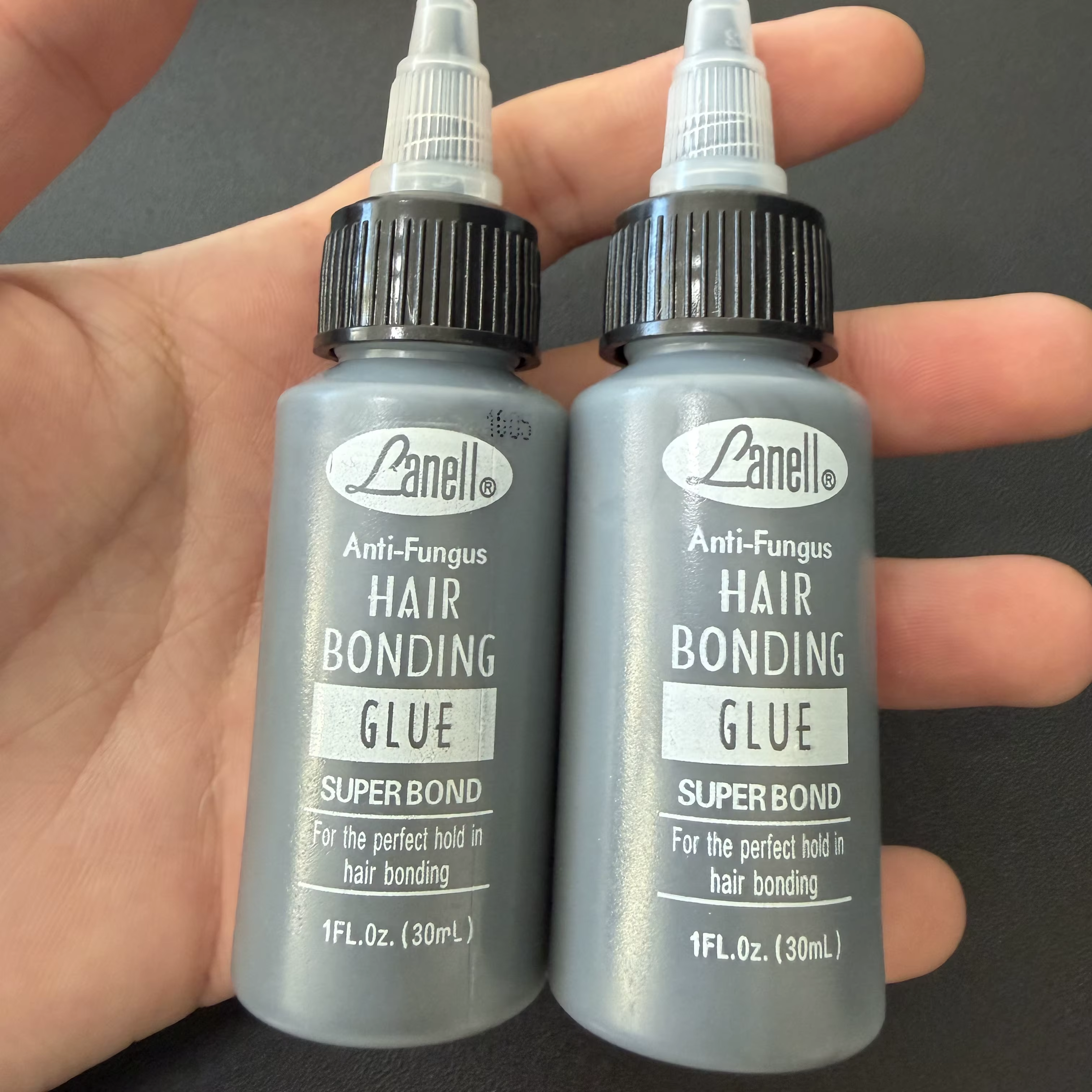 Colle de liaison pour trame de cheveux noirs