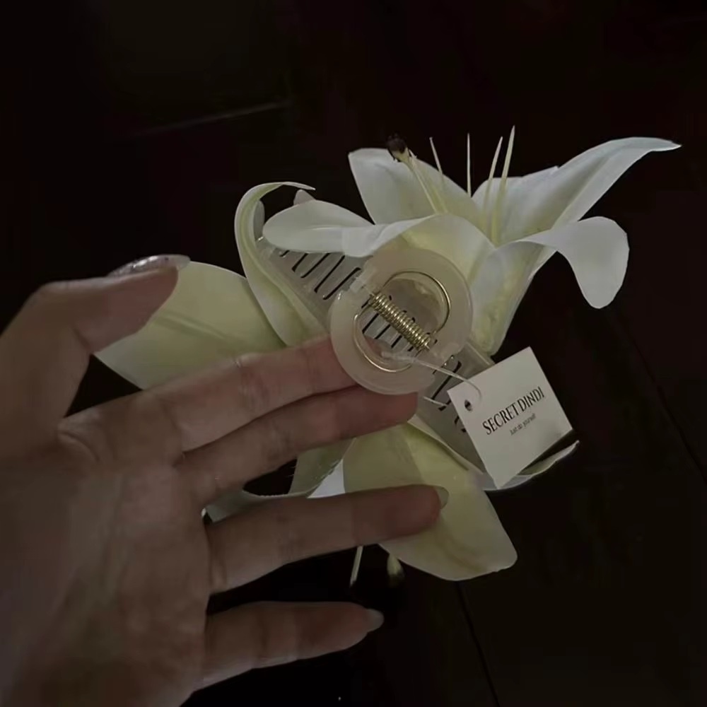 Pince à cheveux fleur de lilium pour femme