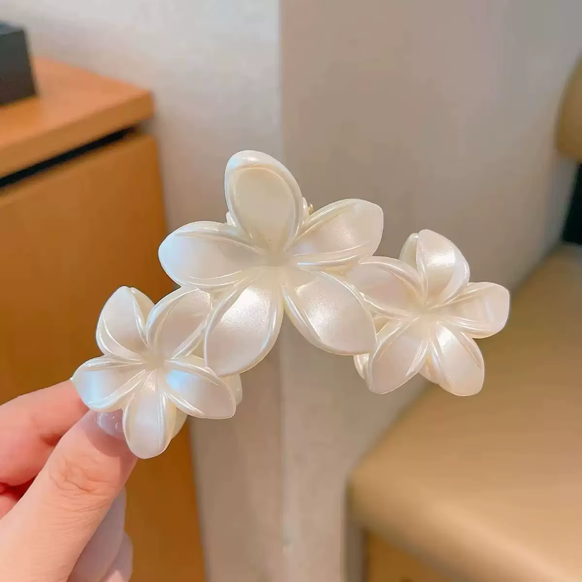 Pince à cheveux en forme de fleur sensible à la lumière blanche pour femmes