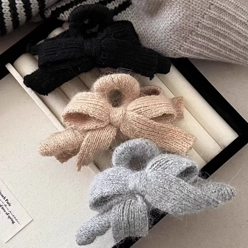 Pince à cheveux en peluche pour femmes