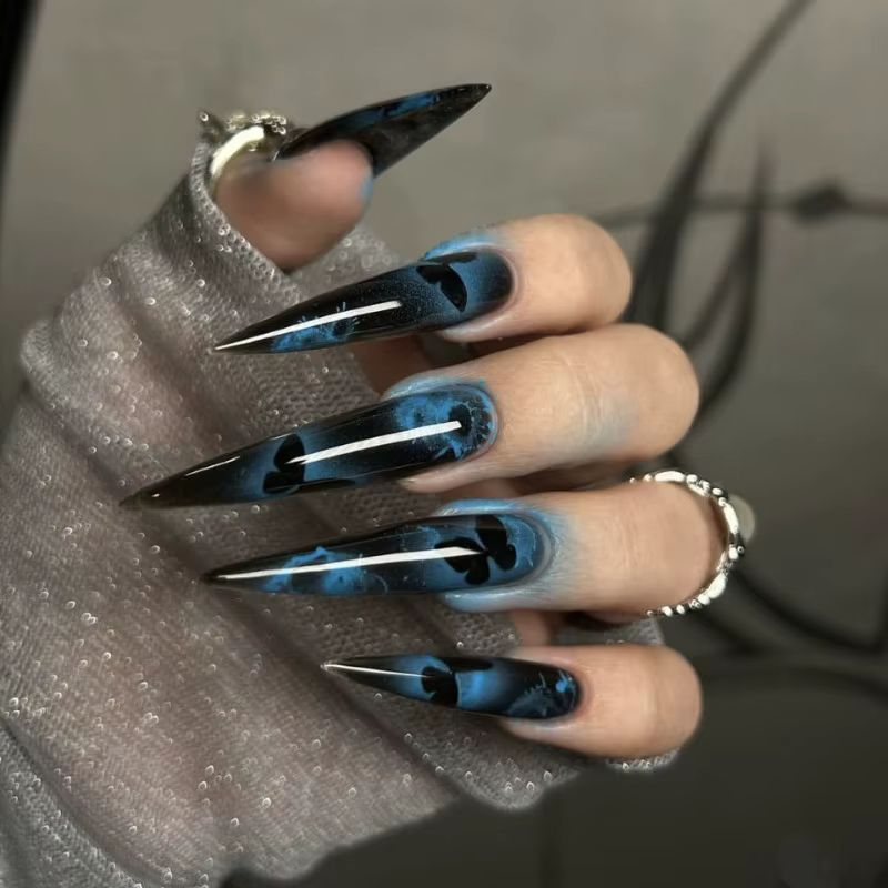 24 faux ongles papillon bleus à coller