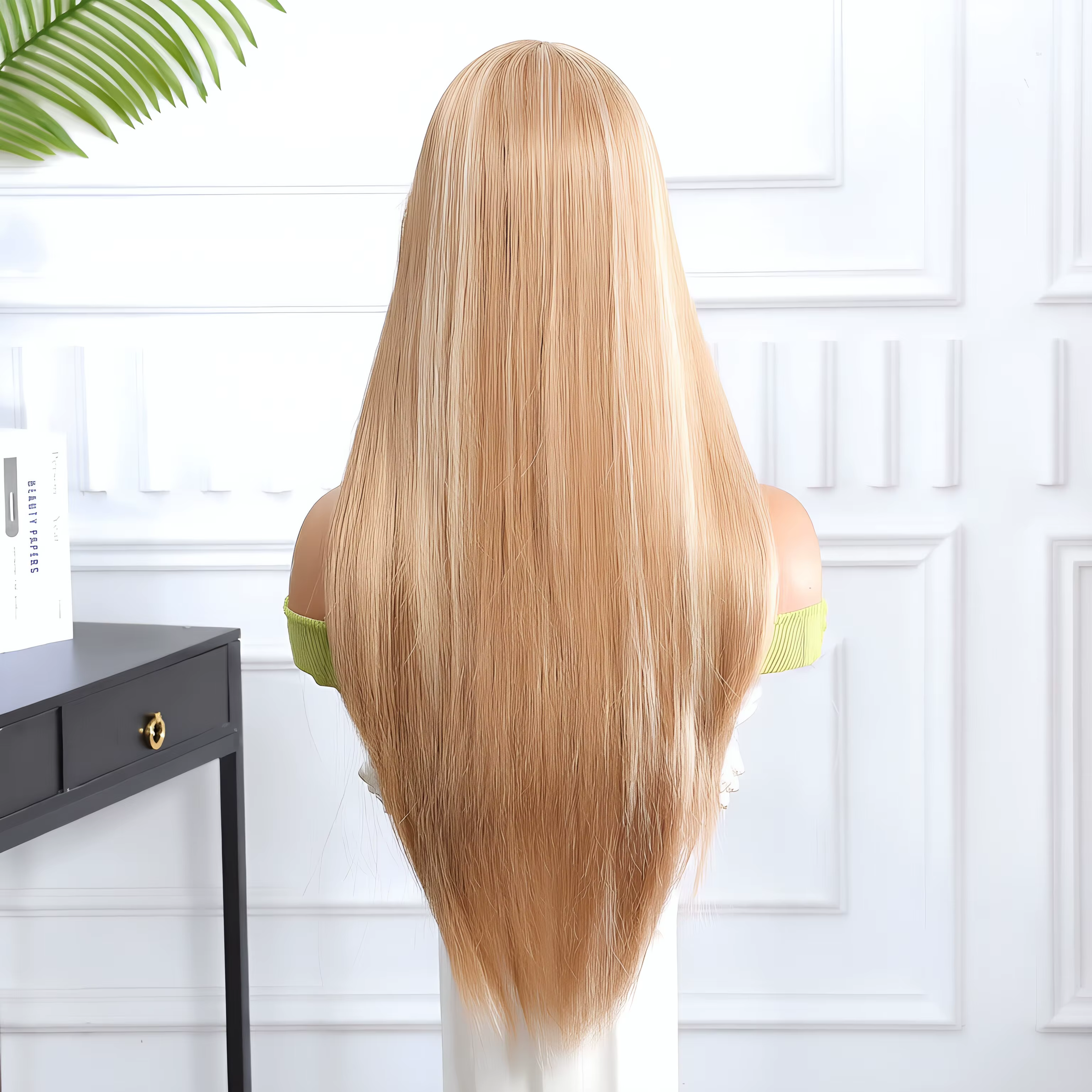 Perruque synthétique dorée avec style long et raide