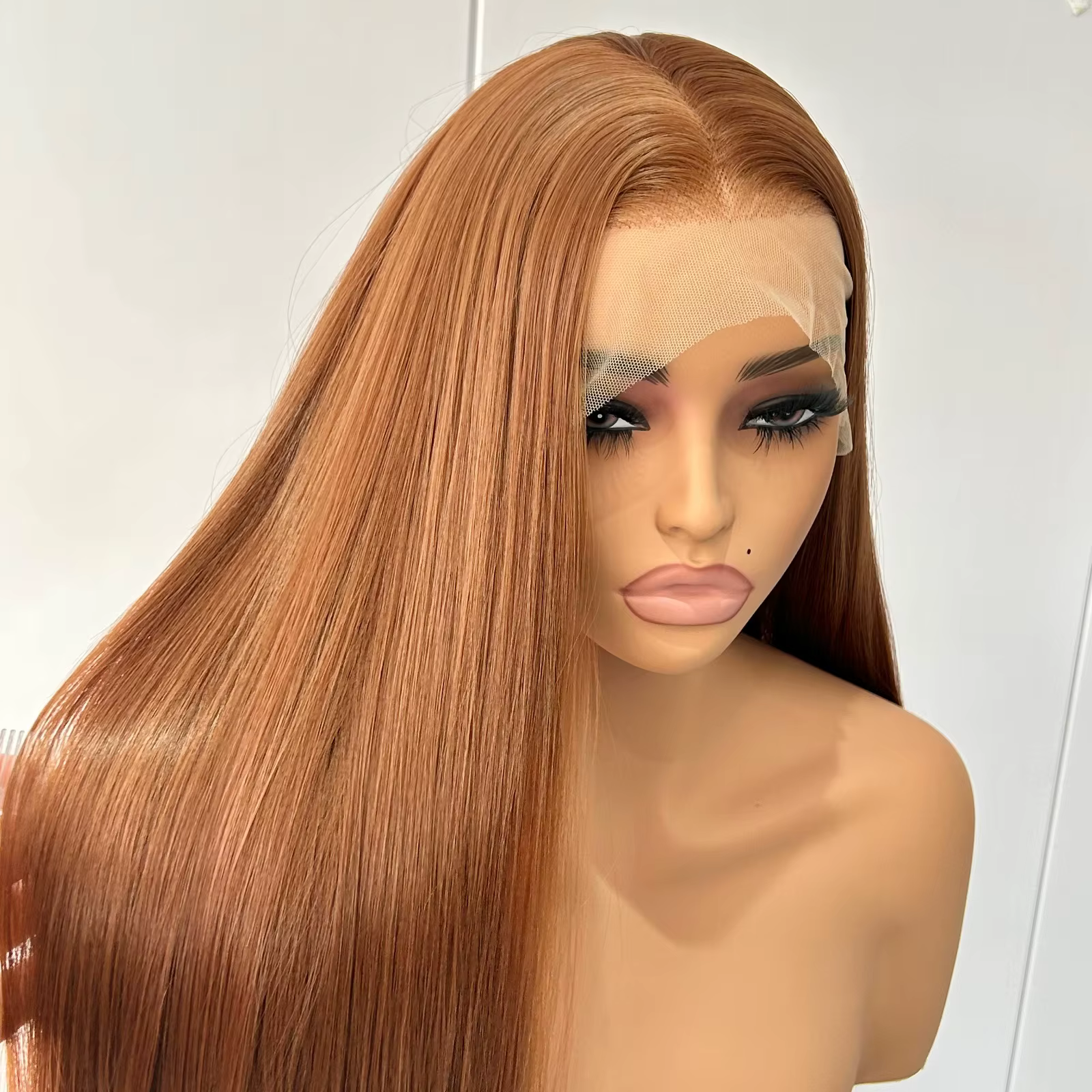 Perruque Synthétique Longue et Soyeuse de Couleur Brun Clair