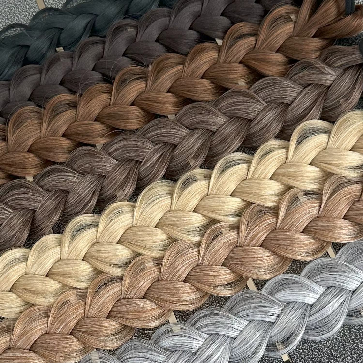 Extensions de queue de cheval synthétiques tressées avec élastique