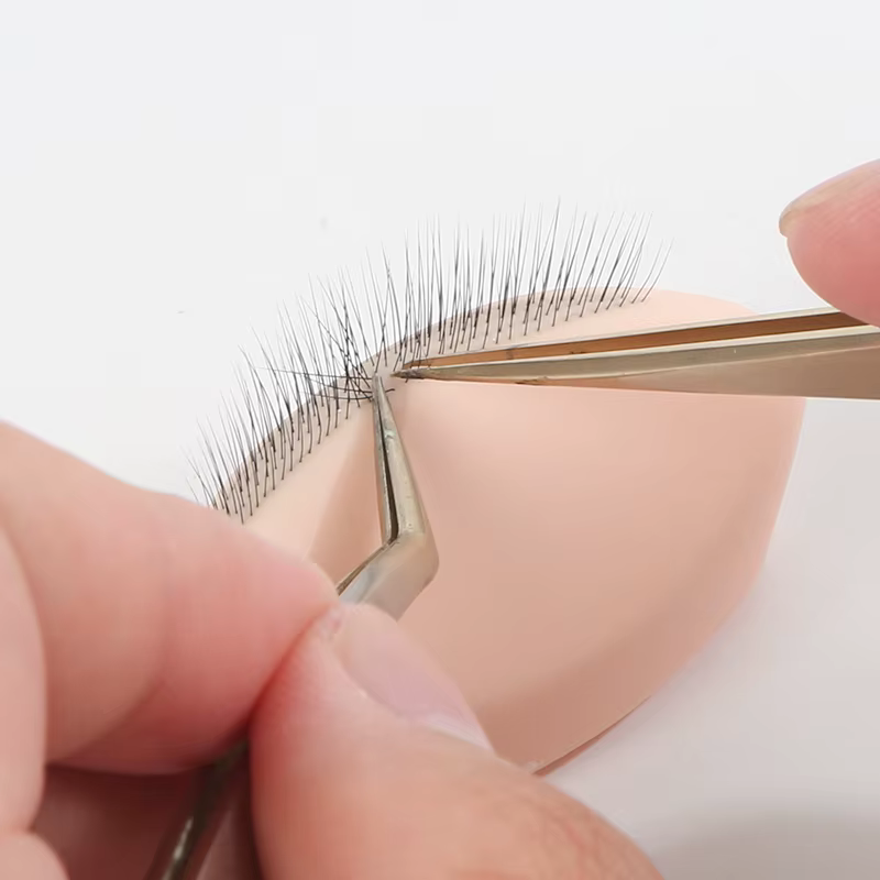 Modèle Réaliste en Silicone à 3 Couches pour l'Entraînement aux Extensions de Cils
