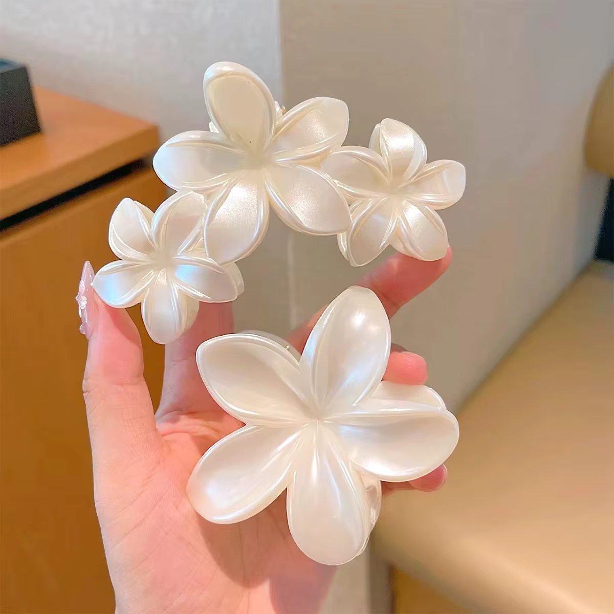 Pince à cheveux en forme de fleur sensible à la lumière blanche pour femmes