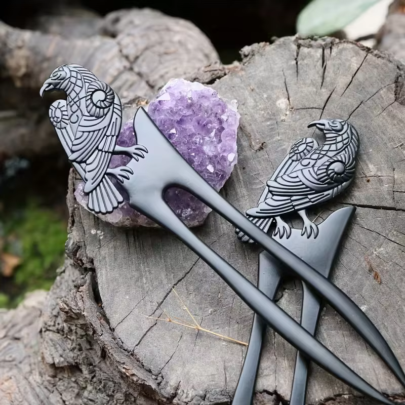 1 épingle à cheveux vintage (avec décoration corbeau viking)