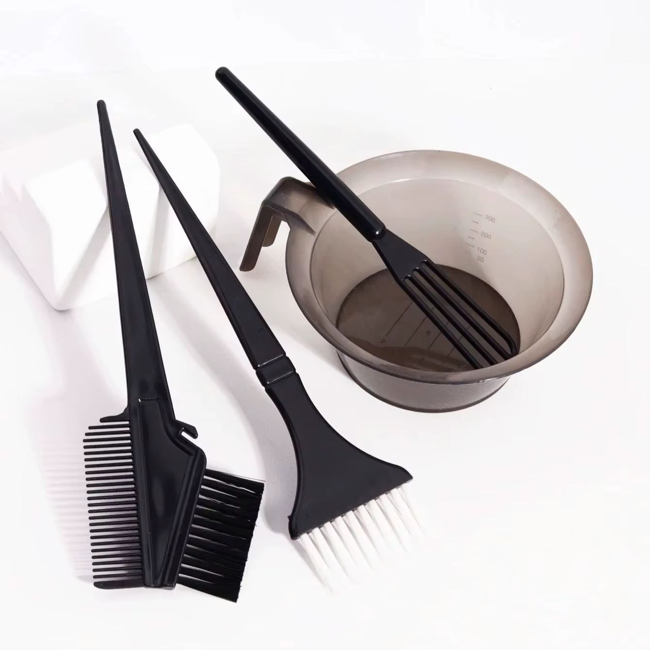 Ensemble d'outils pour teinture capillaire