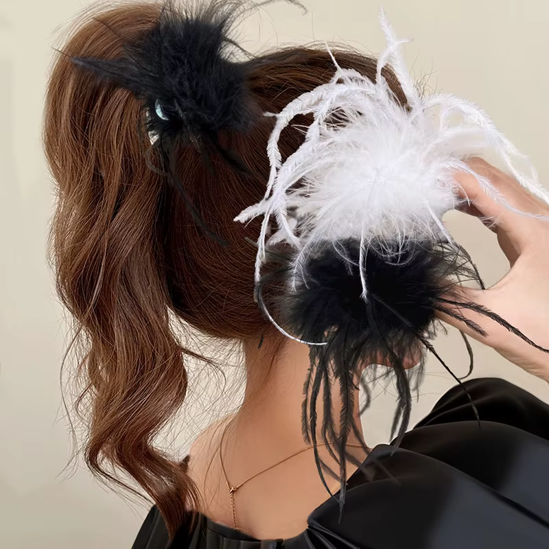 Pinces à cheveux en plumes d'autruche