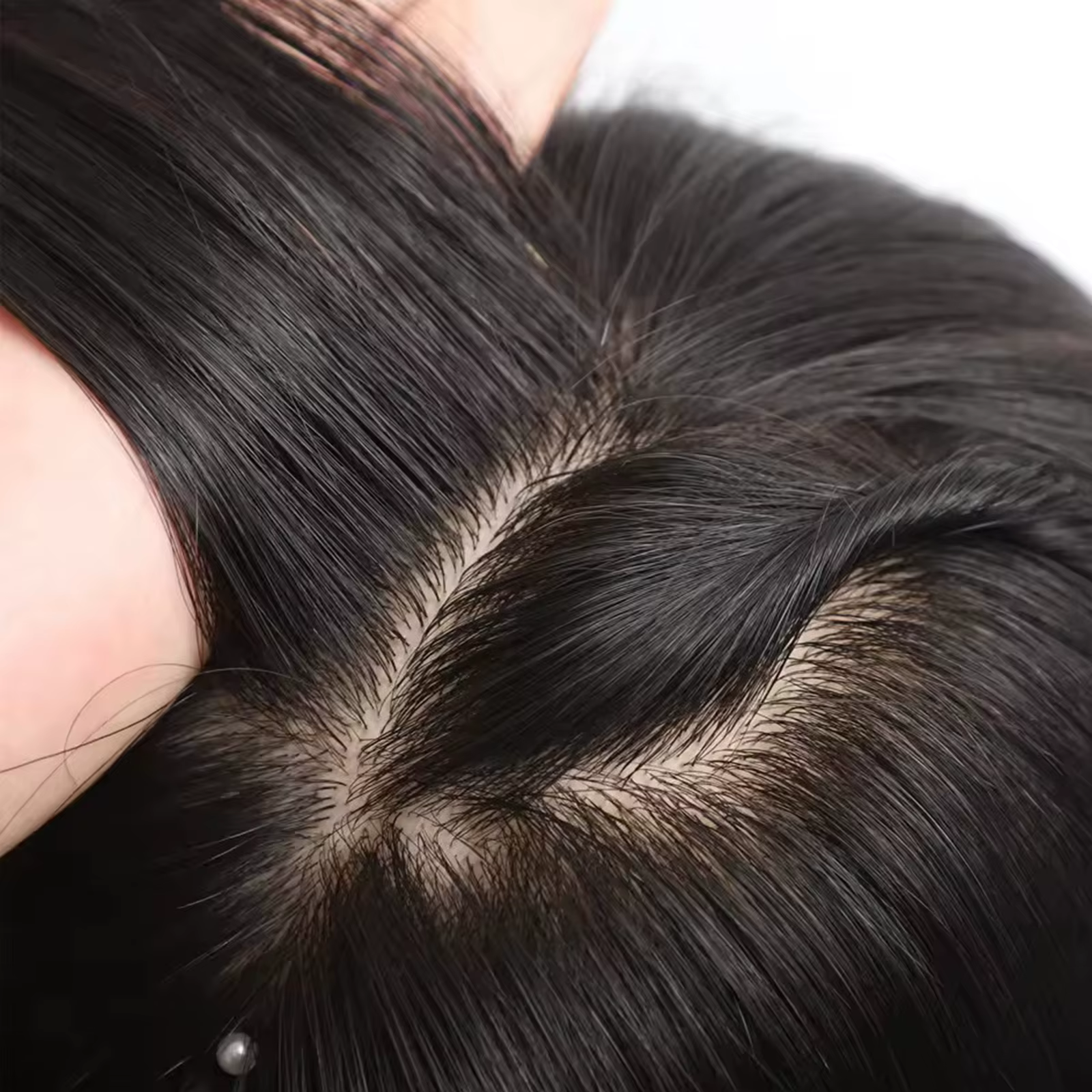 Perruque en cheveux humains européens avec dessus en soie et dentelle