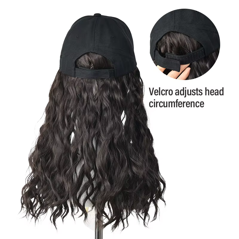 Casquette de baseball noire avec perruque en cheveux synthétiques ondulés
