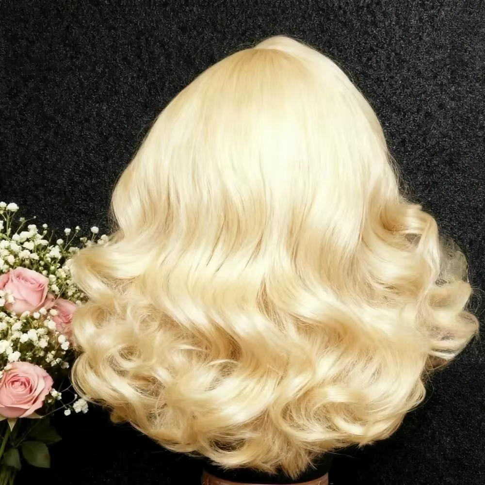 Perruque Blonde 613 Courte Bob Ondulée 13x4 HD Lace Front Synthétique Pré-Pluckée Sans Colle Pour Usage Quotidien et Cosplay En Promotion