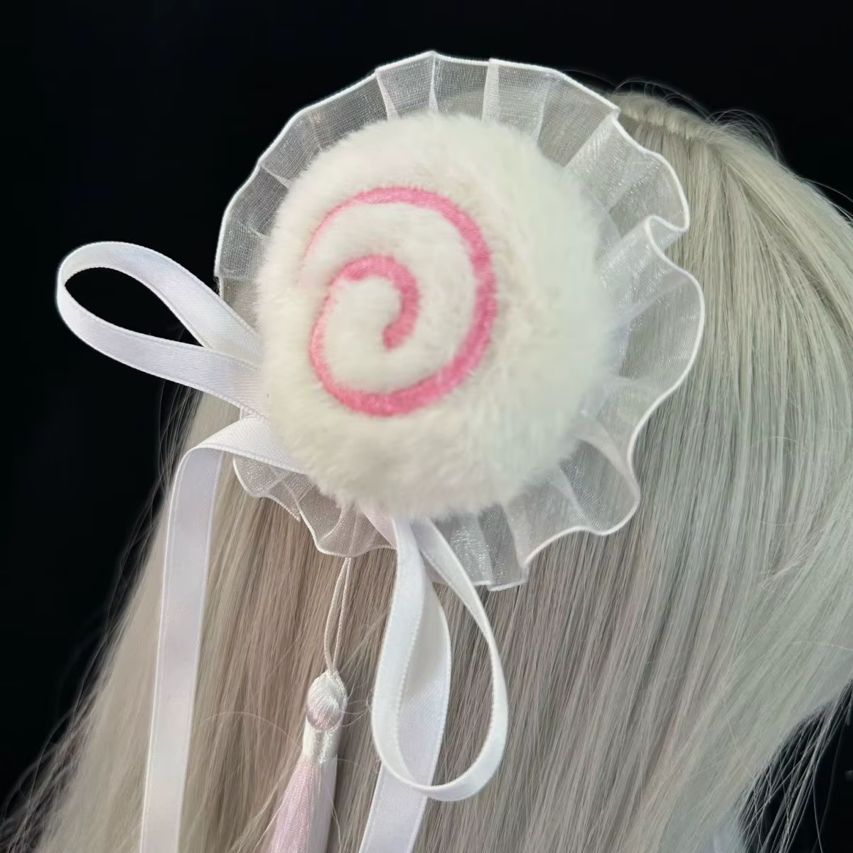 Pince à chignon en dentelle douce en peluche tourbillonnante