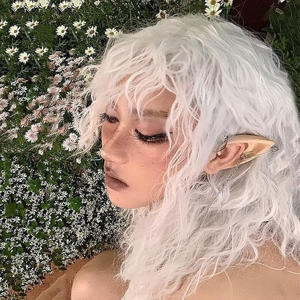 Perruque bouclée blanche et oreilles d'elfe pour femmes