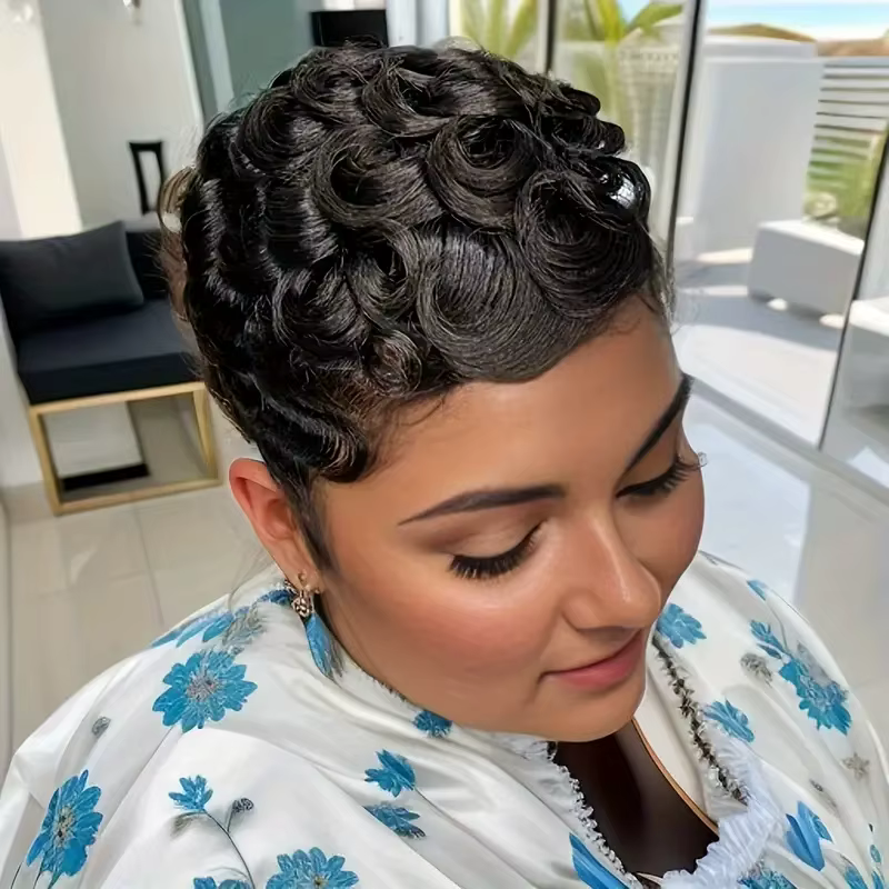 Perruque courte coupe pixie bouclée en cheveux humains brésiliens pour femmes noires