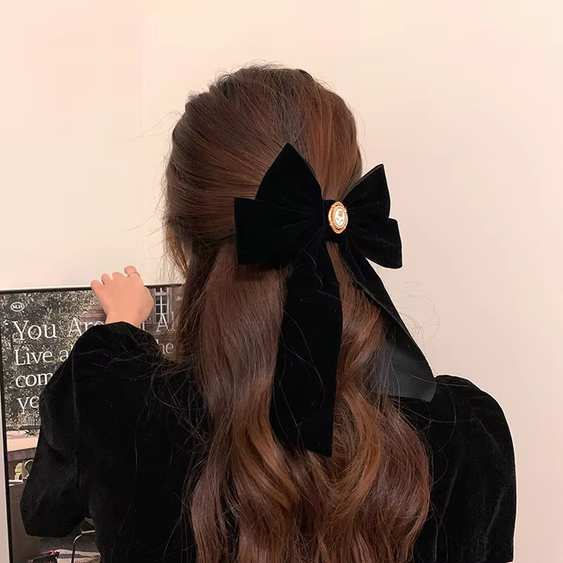 Pince à cheveux avec nœud Rose en velours noir