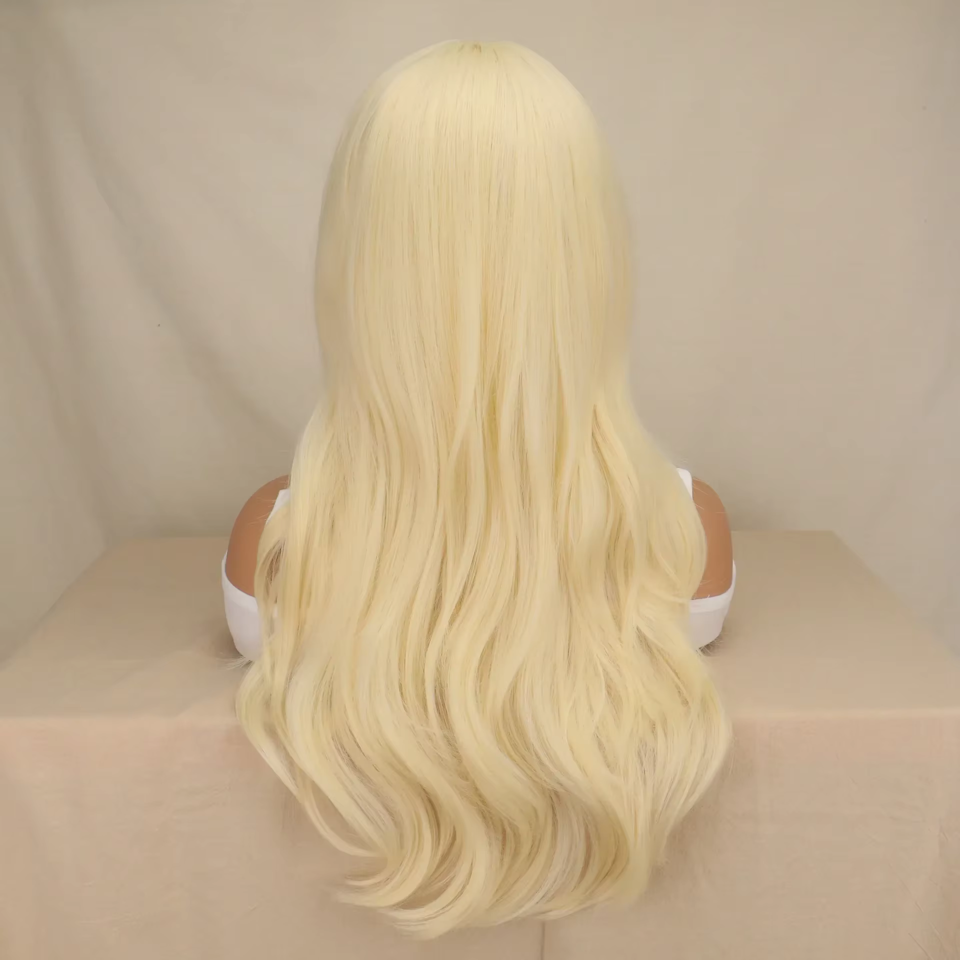 Perruque longue ondulée blonde Lady Gaga