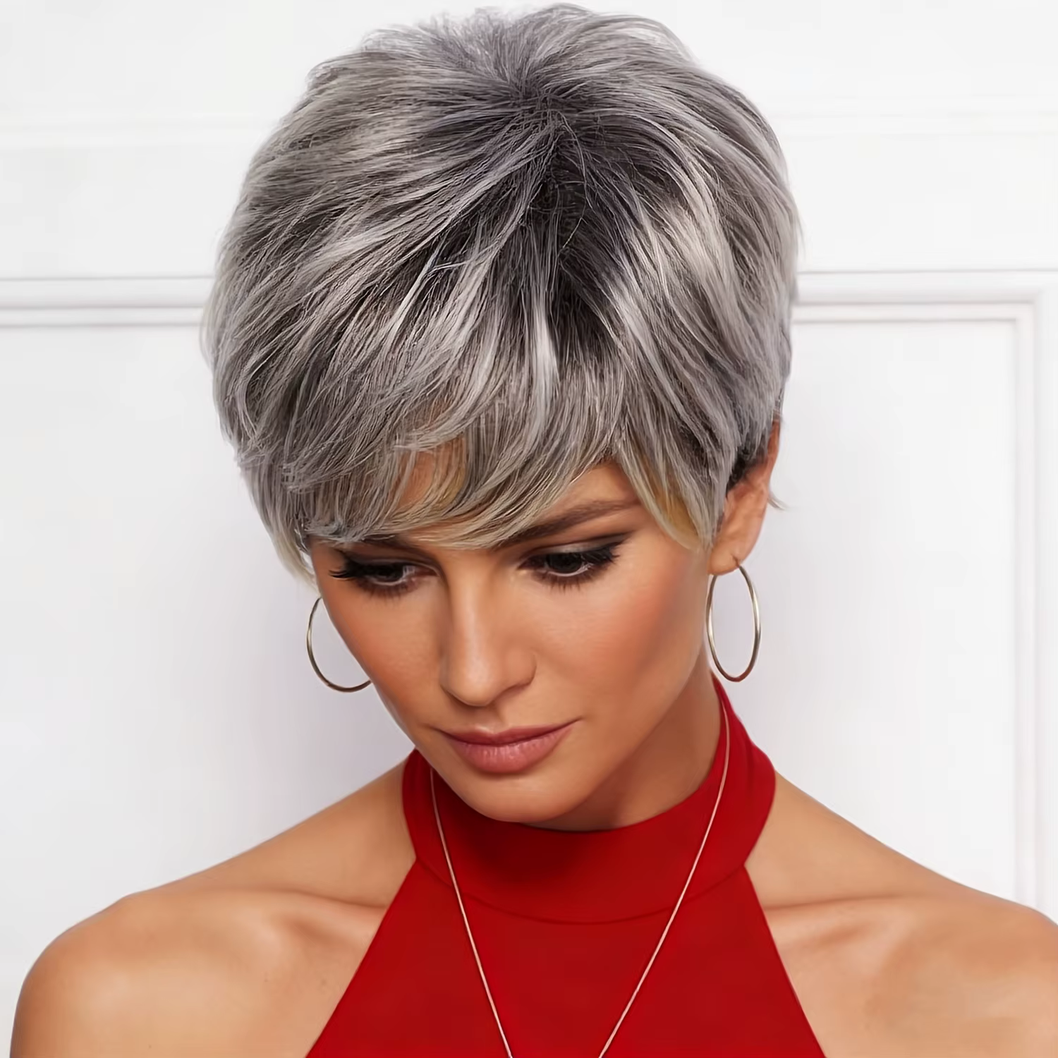 Perruque courte gris-argent pour femme