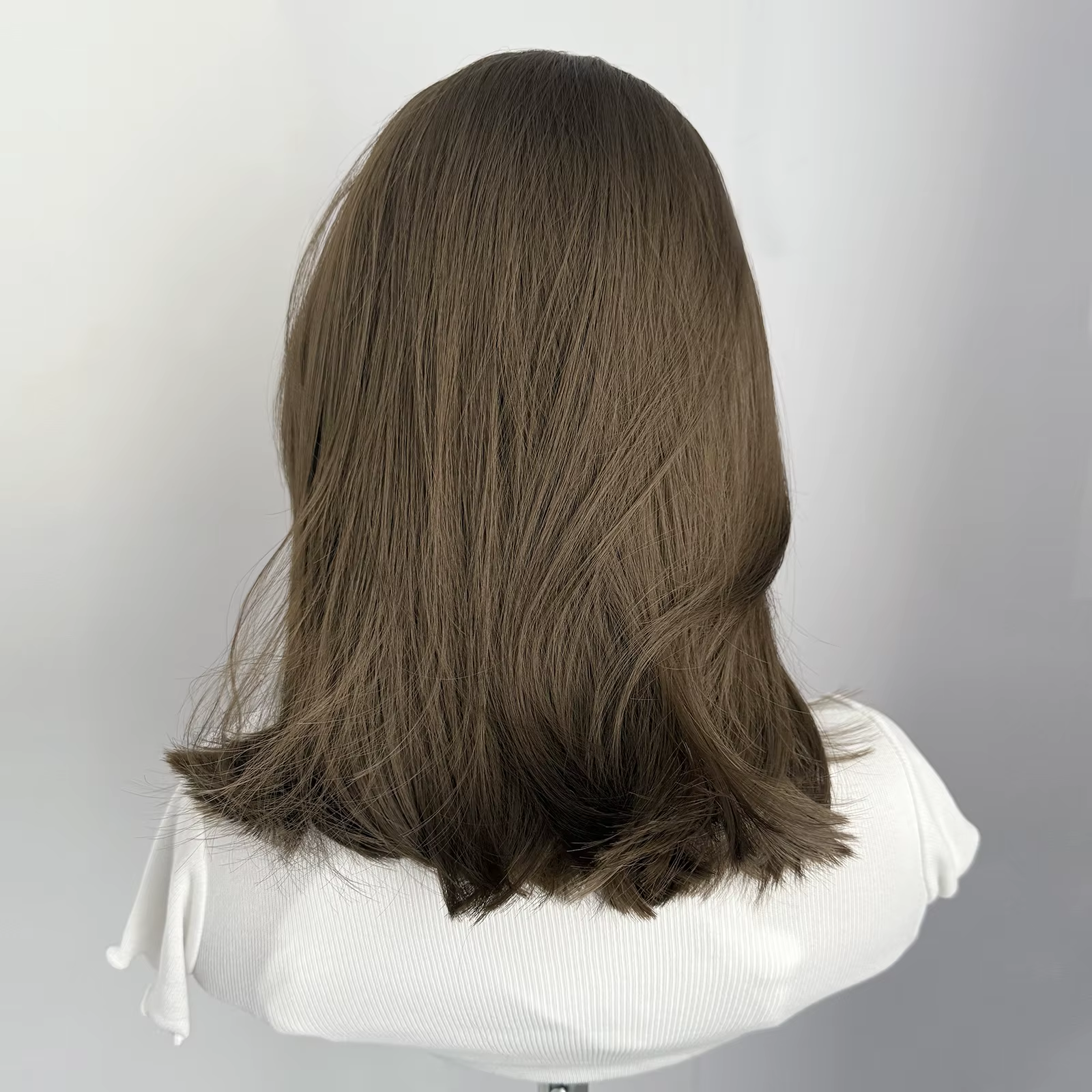 Perruque Bob Lace Front Wig synthétique courte et lisse, coupe superposée, 13x4, naissance des cheveux naturelle, usage quotidien, pour femmes