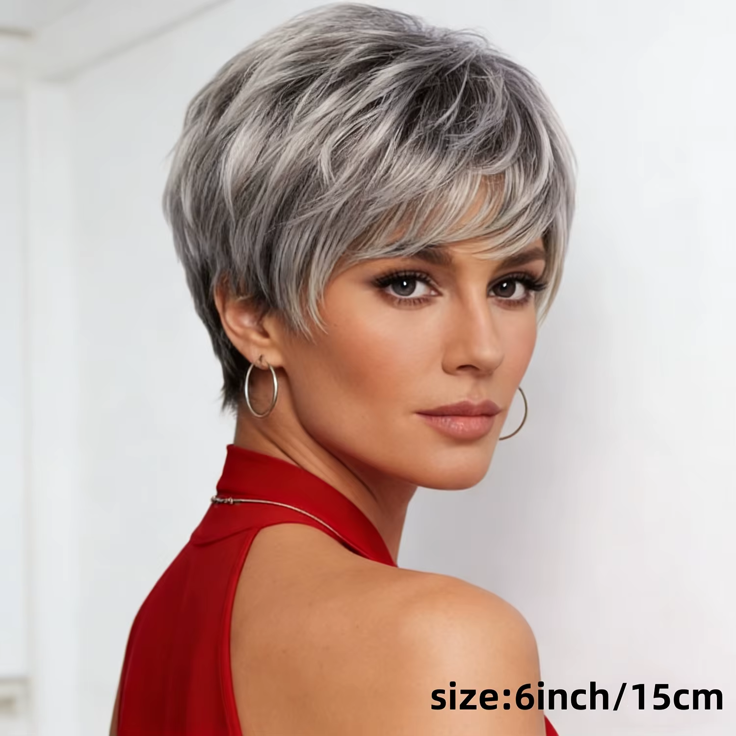 Perruque courte gris-argent pour femme