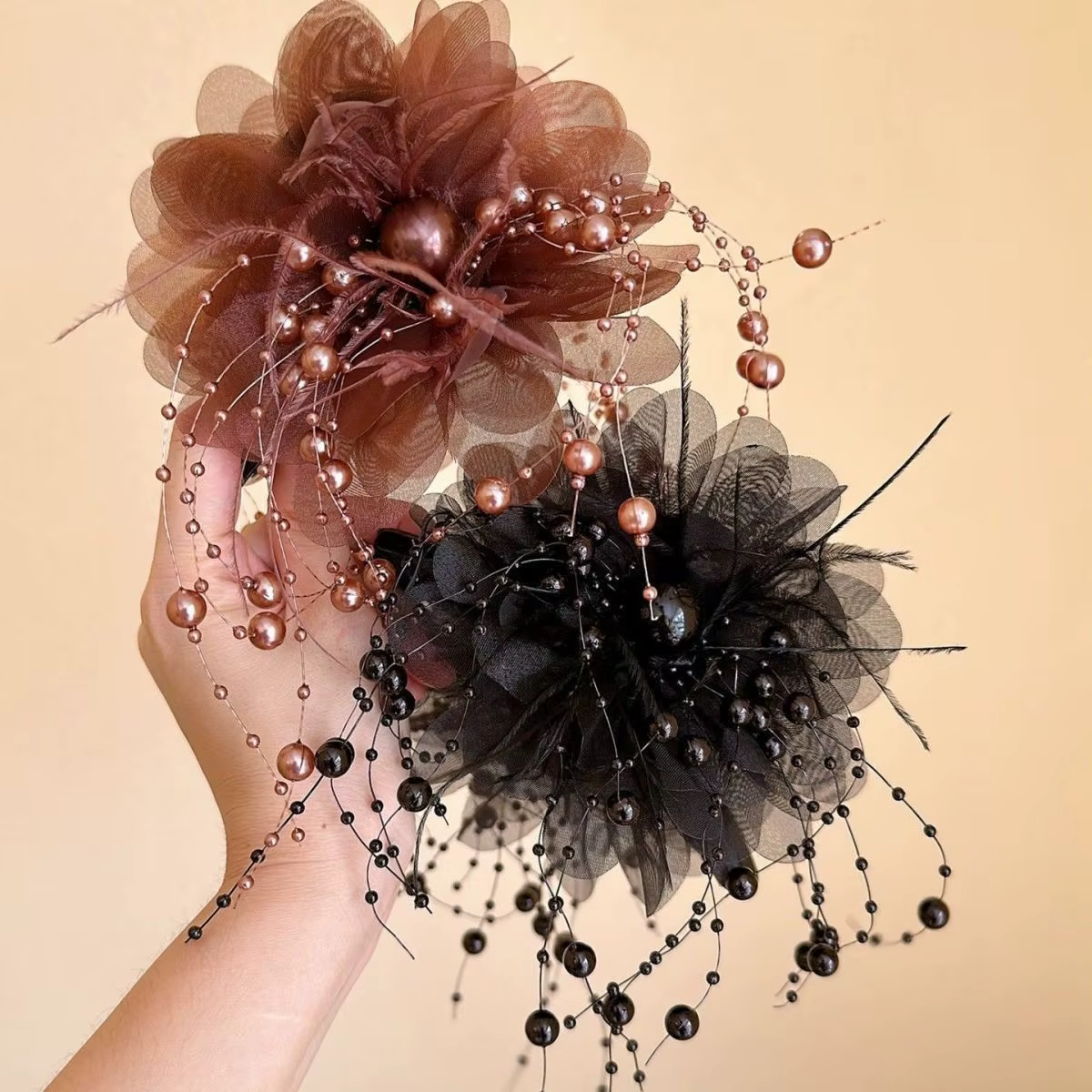 Pince à cheveux élégante à franges de plumes