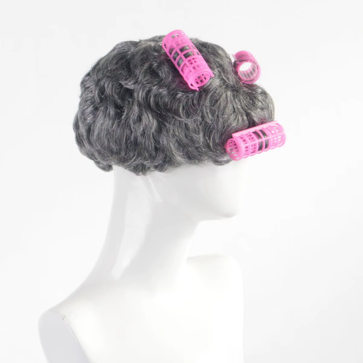 Perruque synthétique courte bouclée grise pour femme