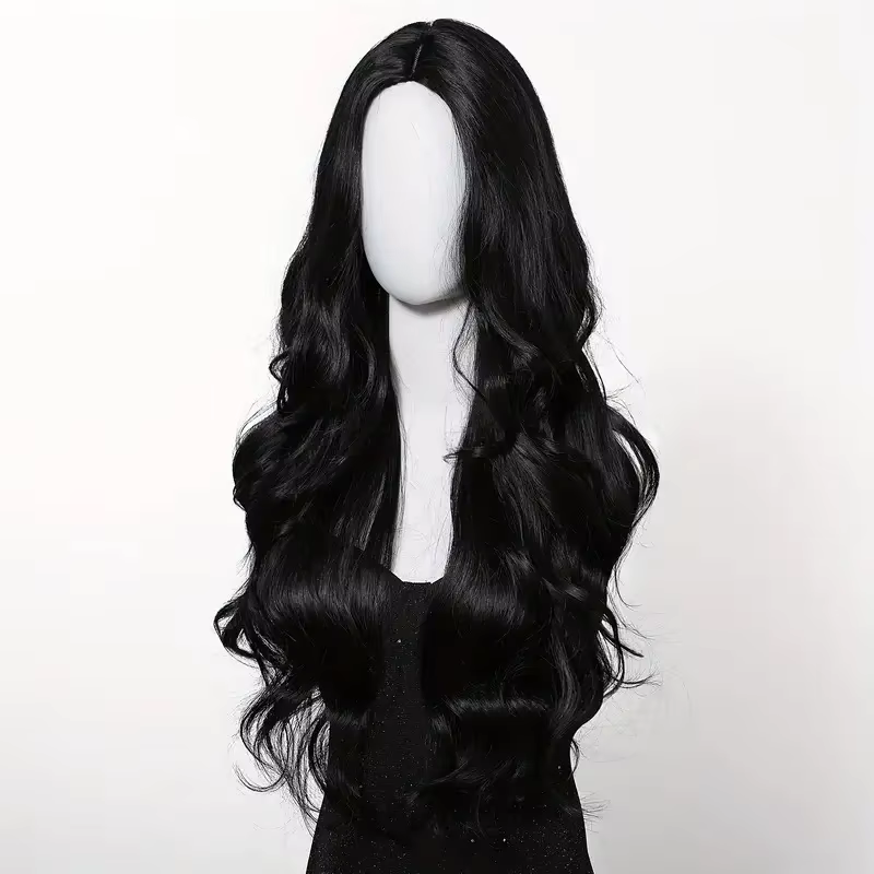Perruque synthétique noire avec cheveux longs de partie centrale et grandes vagues pour une fête ou un usage quotidien.